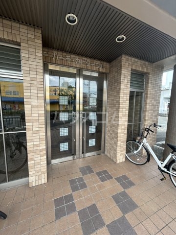 28/30 エントランス