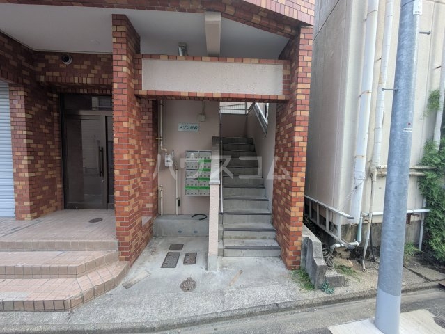 15/23 エントランス