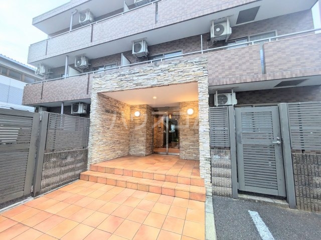 21/28 エントランス