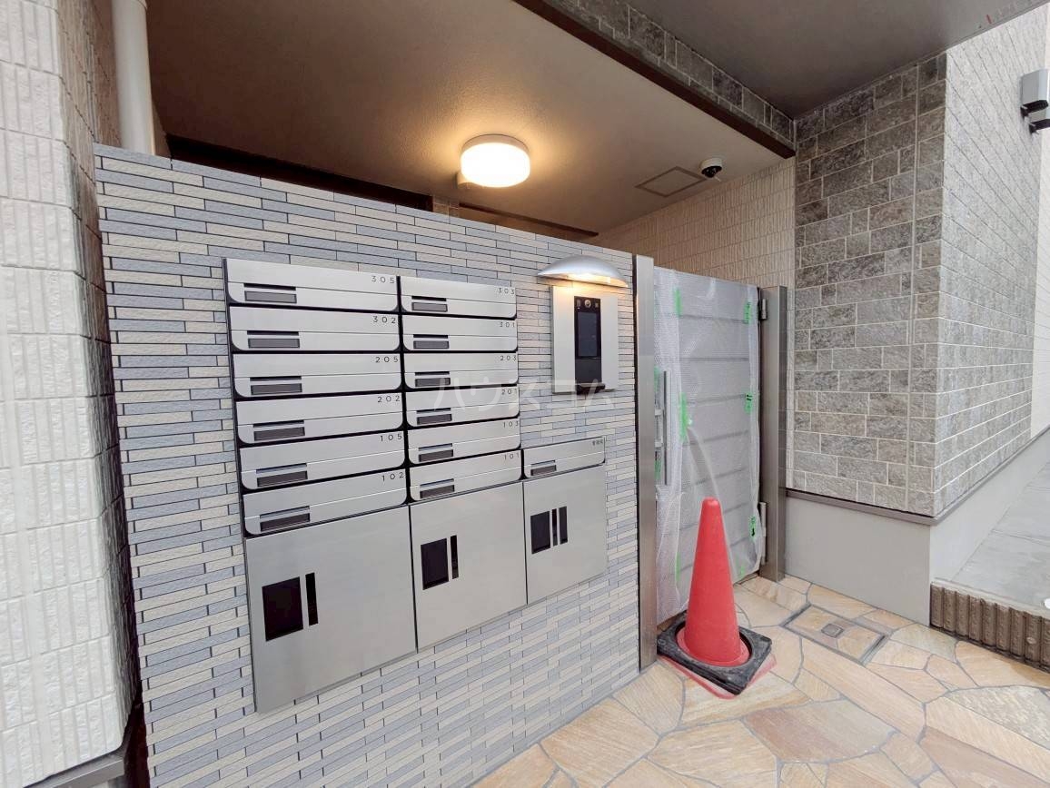 28/30 エントランス