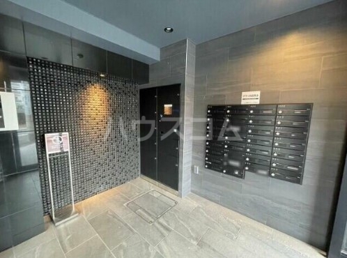 18/28 エントランス