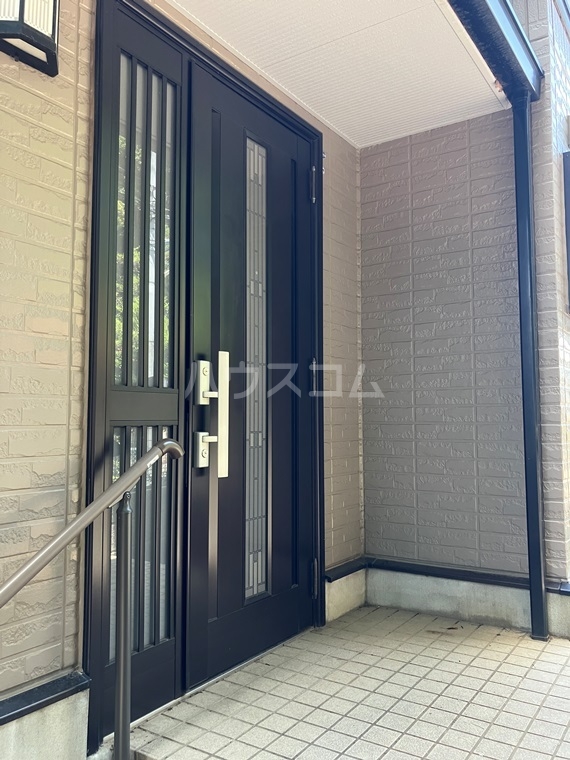 16/16 エントランス