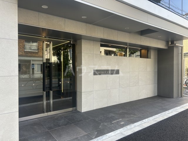 21/23 エントランス