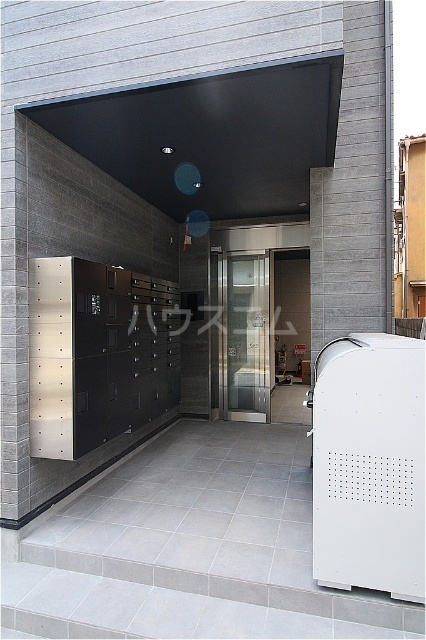 16/27 エントランス