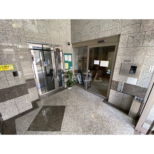 20/28 エントランス