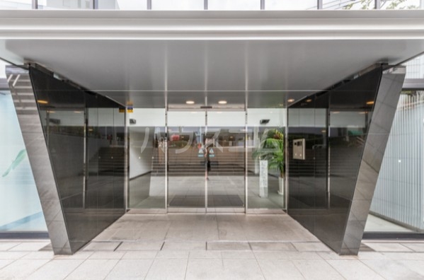 23/30 エントランス