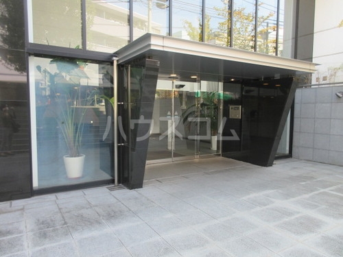 24/30 エントランス