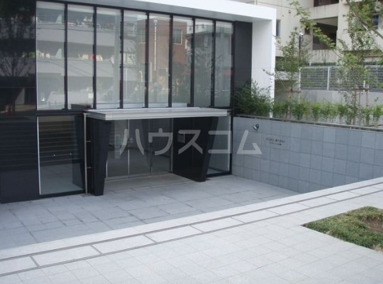 25/30 エントランス