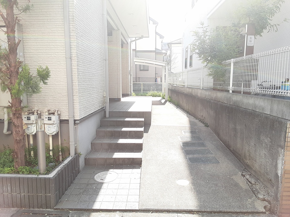 24/30 エントランス