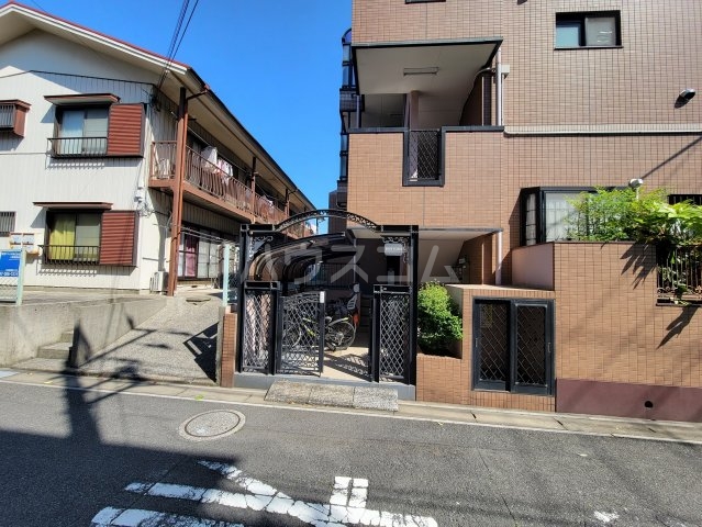 22/30 エントランス