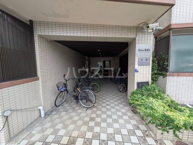 18/25 エントランス