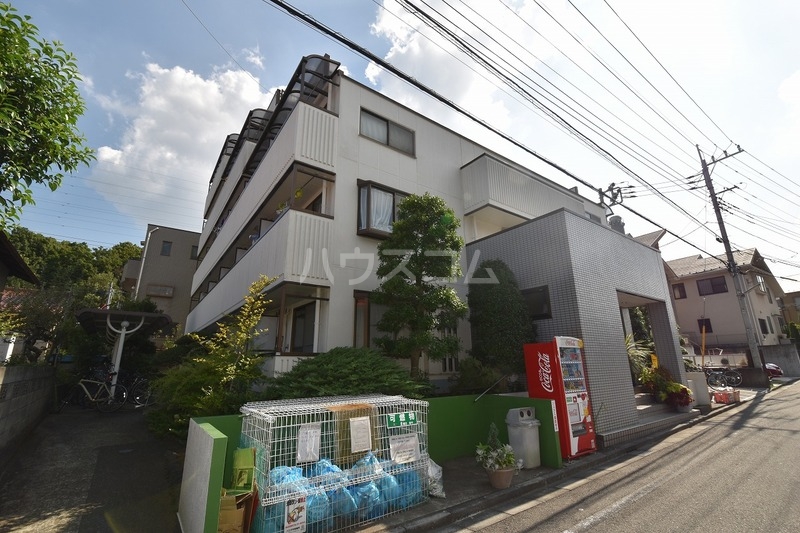 15/23 エントランス