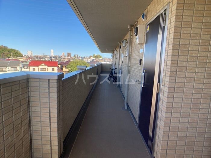 21/30 エントランス