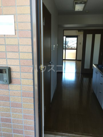 18/27 エントランス