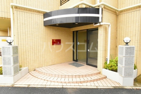 16/19 エントランス