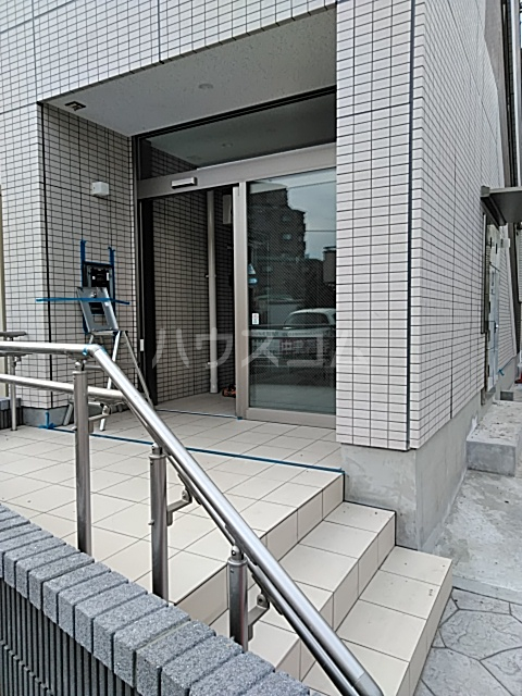 23/30 エントランス