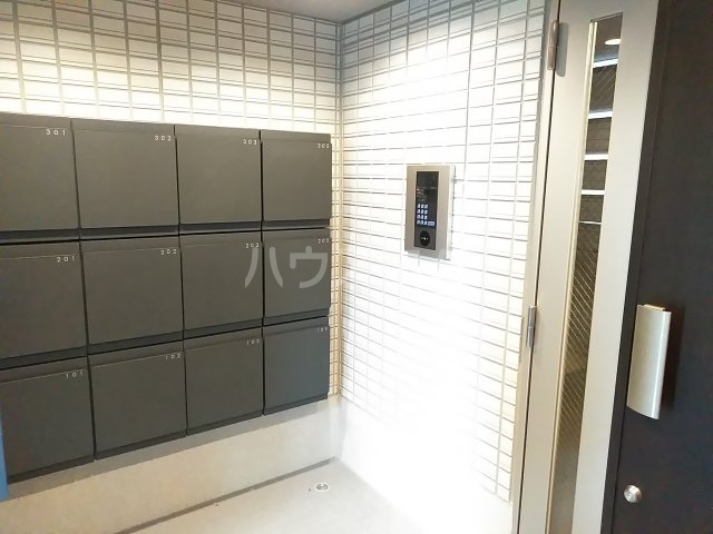 28/30 エントランス