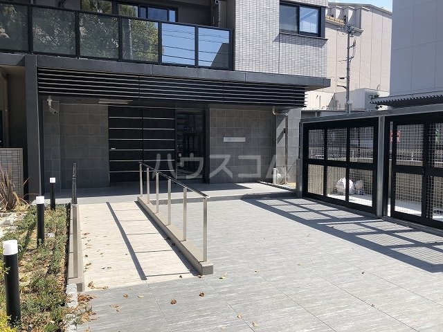 21/29 エントランス