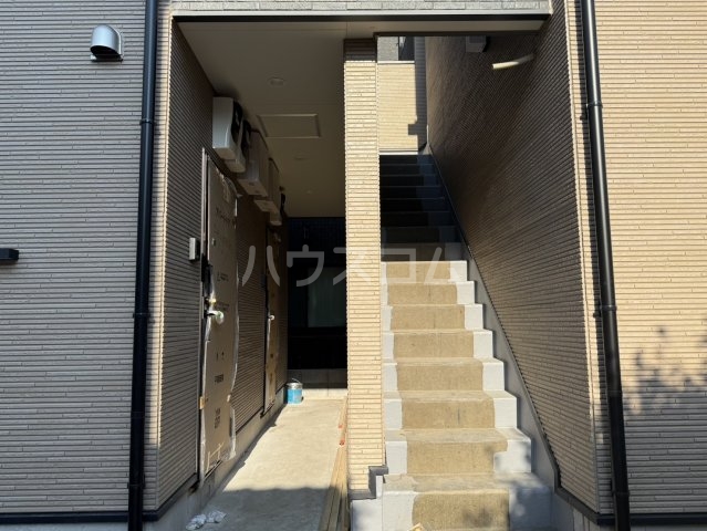 18/28 エントランス