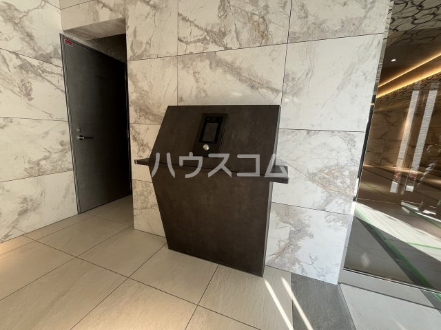 16/20 エントランス