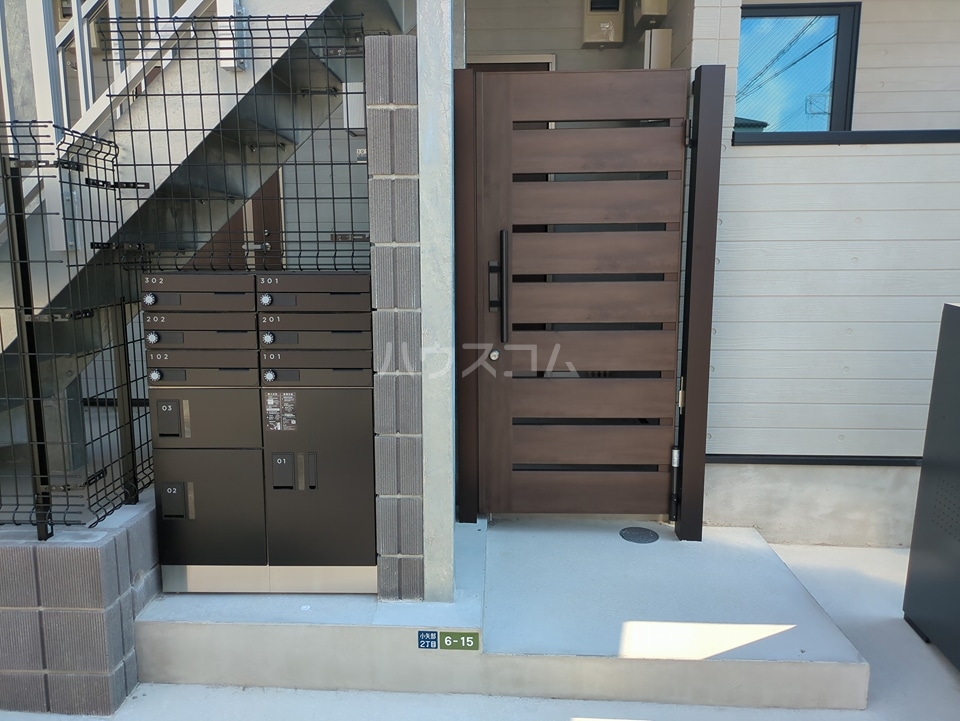 26/29 エントランス