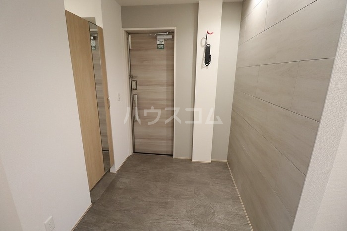 19/30 エントランス