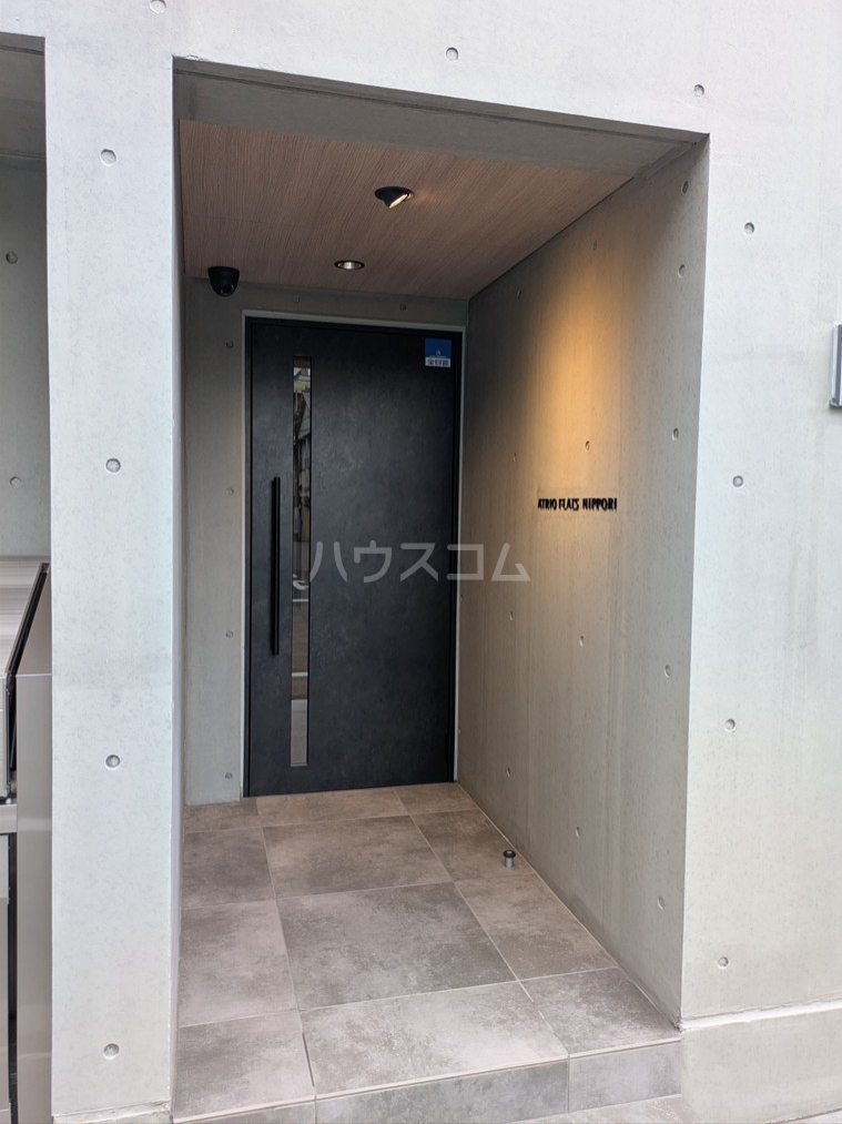 22/26 エントランス