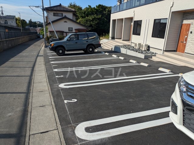 27/30 駐車場