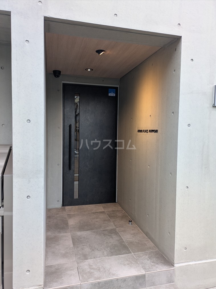 24/28 エントランス