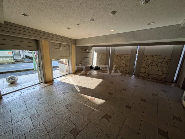 25/30 エントランス