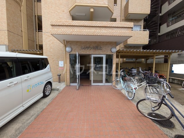 23/30 エントランス