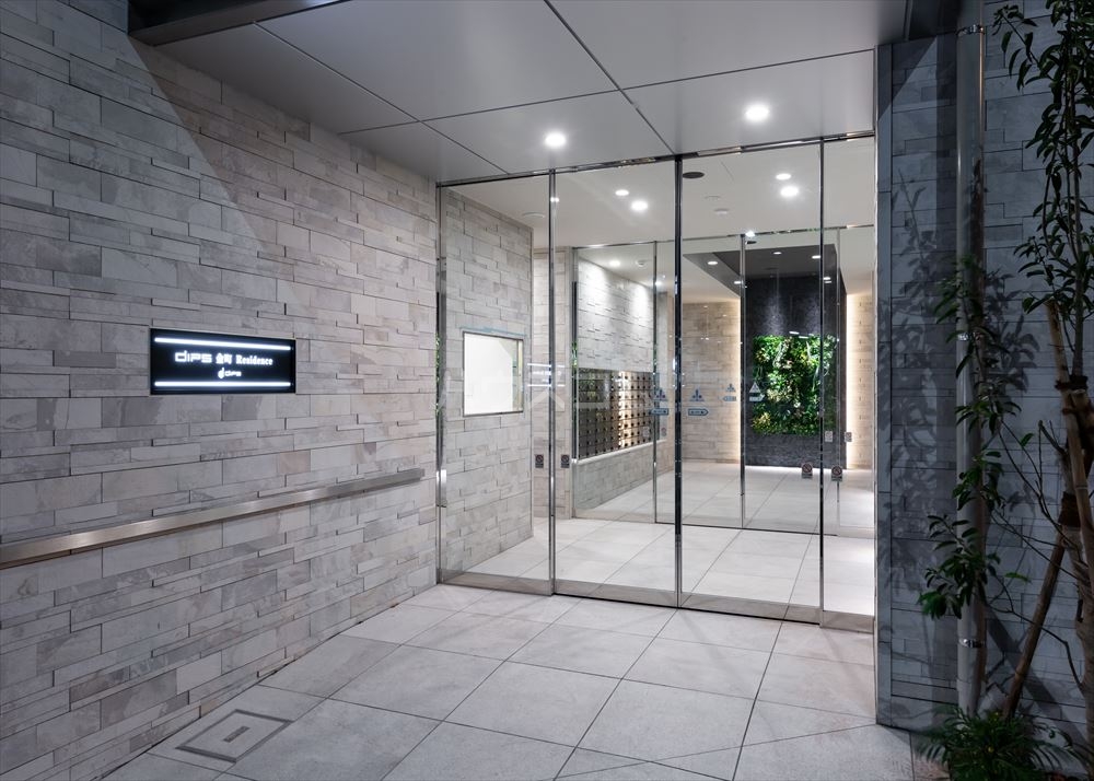 18/28 エントランス