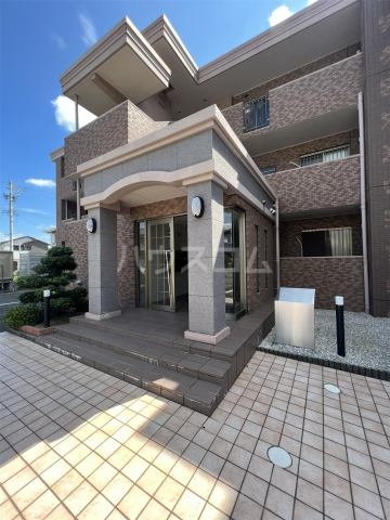 13/23 エントランス