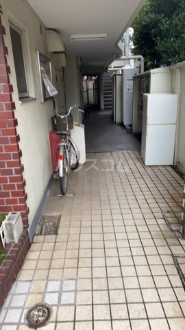 19/27 エントランス