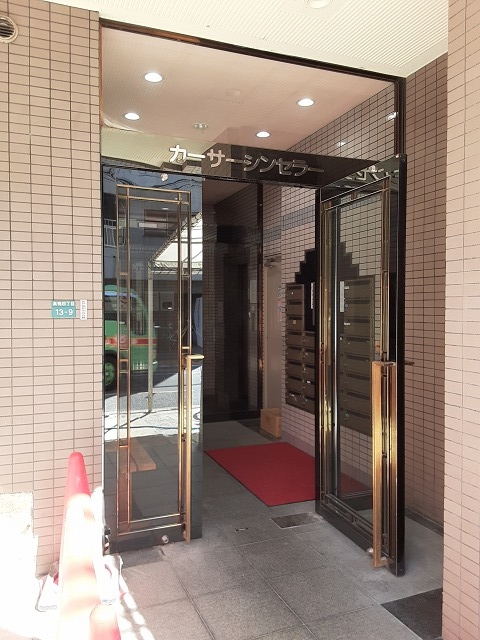 23/30 エントランス