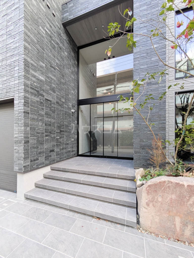 16/25 エントランス