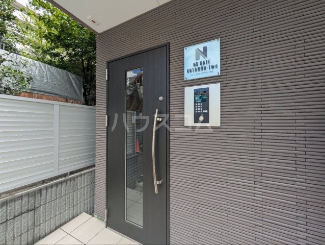 28/30 エントランス