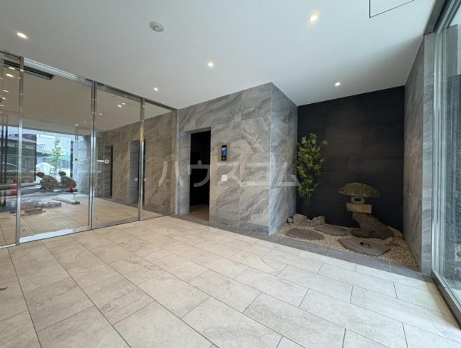 23/30 エントランス