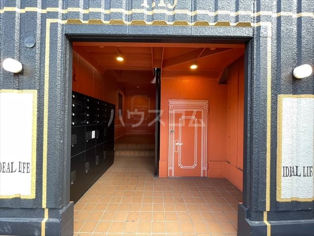 23/30 エントランス