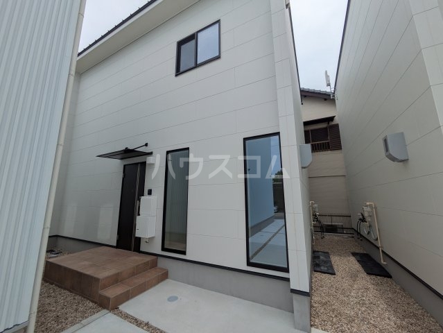 27/30 エントランス