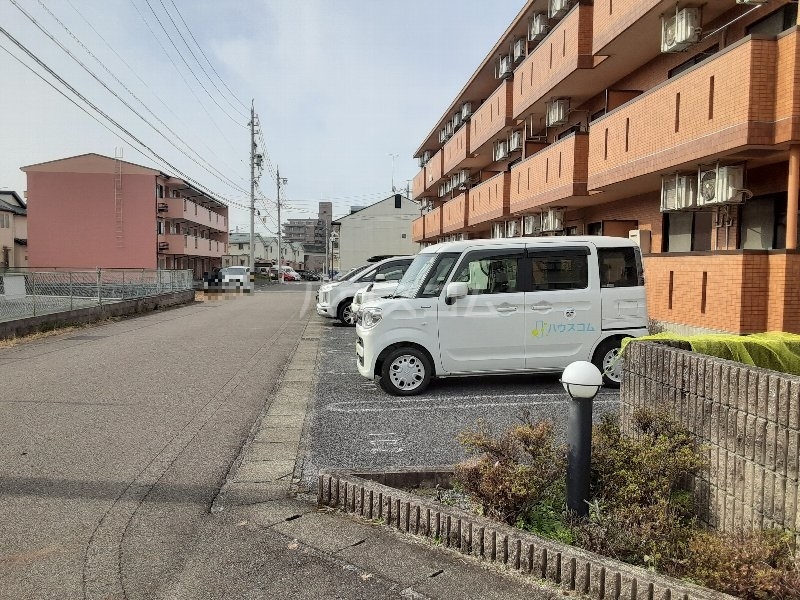 28/30 駐車場