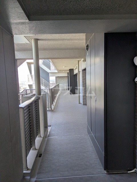 26/30 エントランス