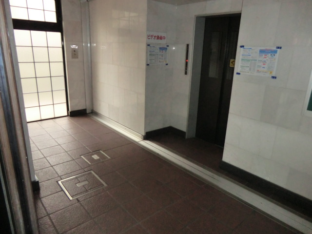 26/30 エントランス