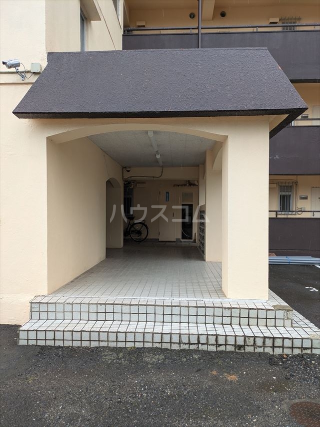21/30 エントランス
