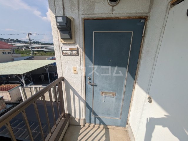 26/30 エントランス