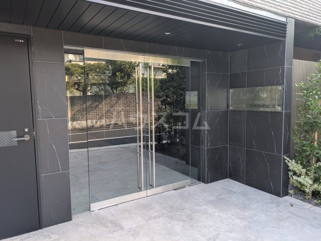 20/30 エントランス