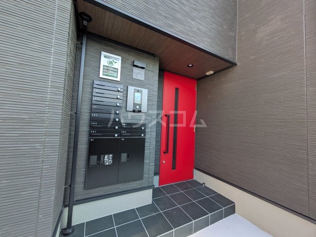 19/27 エントランス