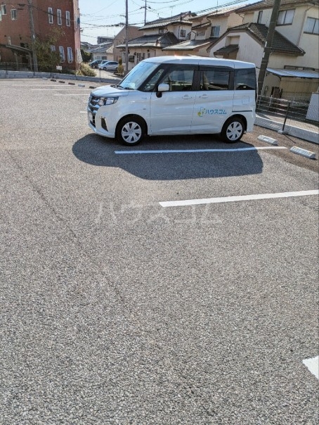2/3 駐車場