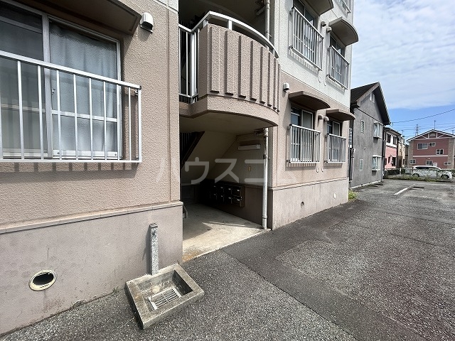 24/30 エントランス