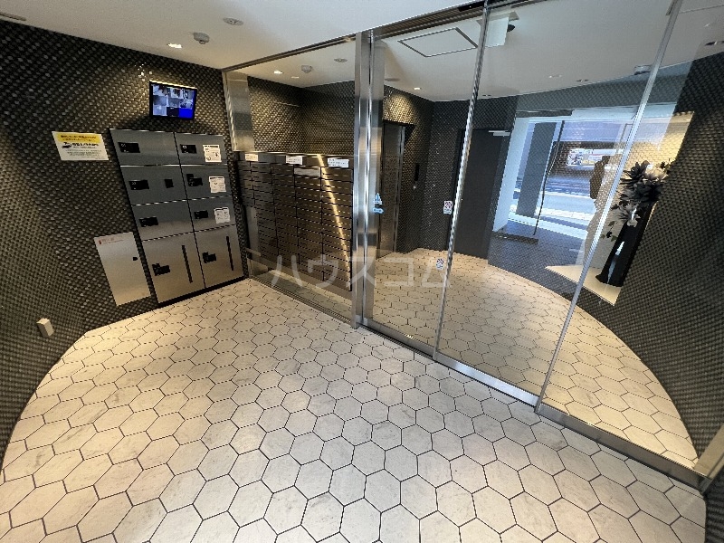 24/30 エントランス